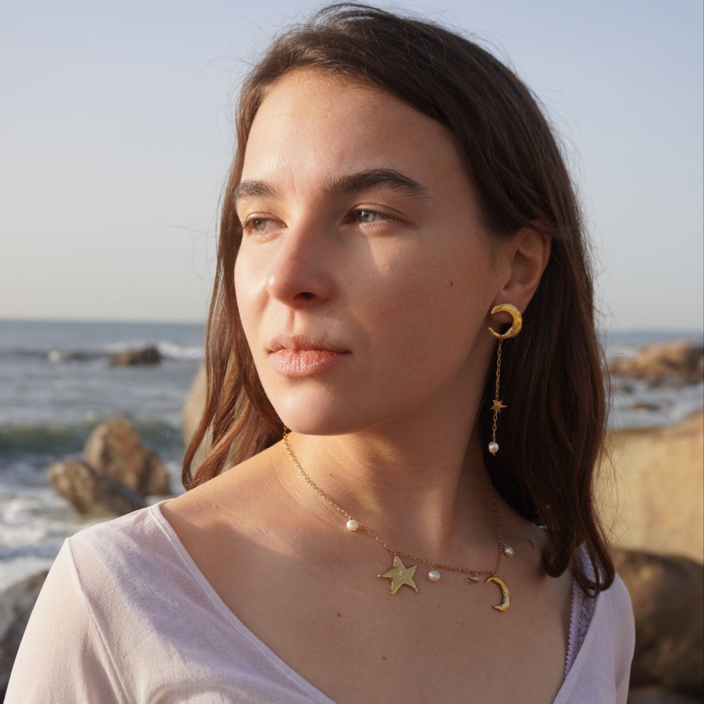 Asymmetric drop stud earrings with organic moon and star shapes and natural pearls, gold-plated
