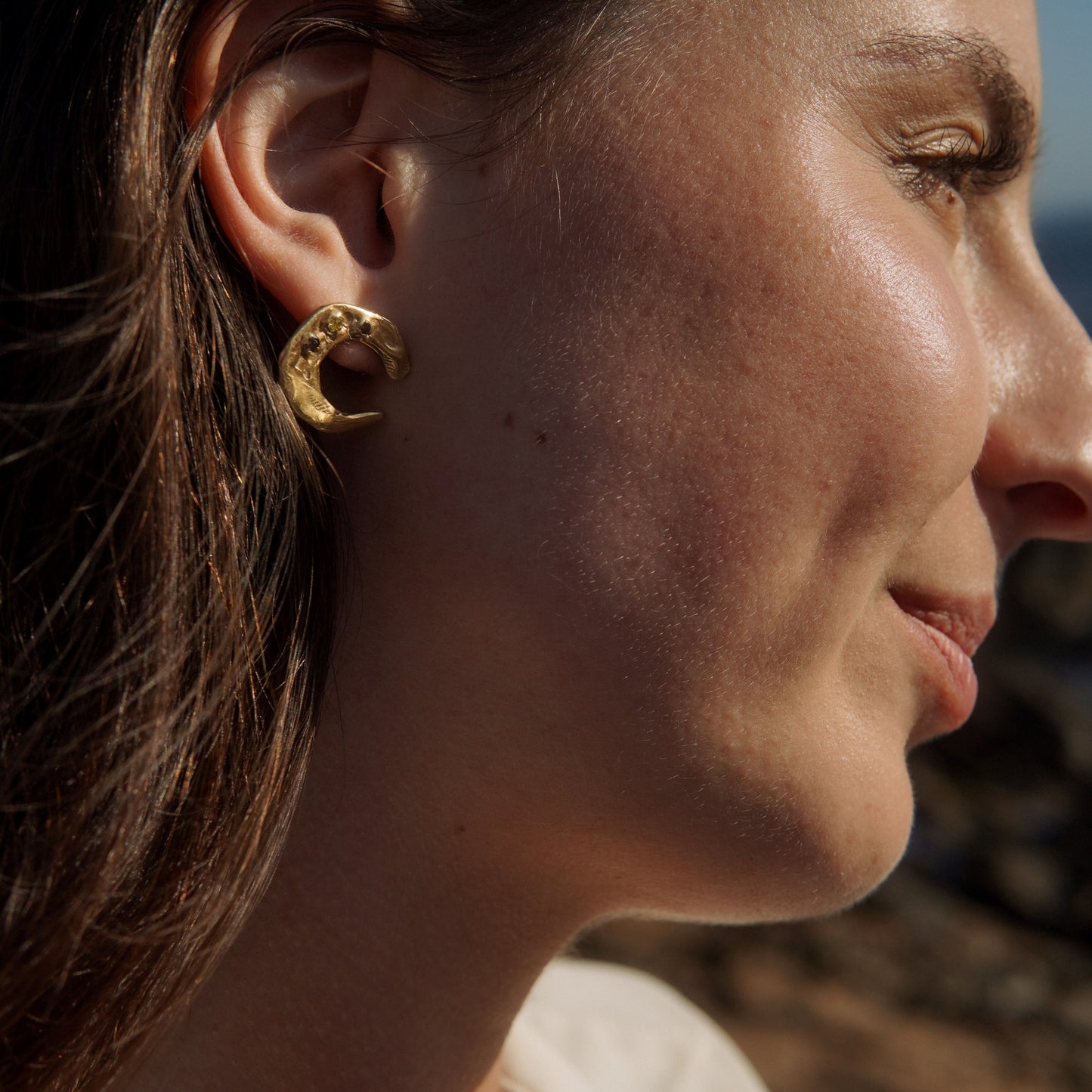 Echi iridescenti - Big Stud Earring Moon with Three Stones