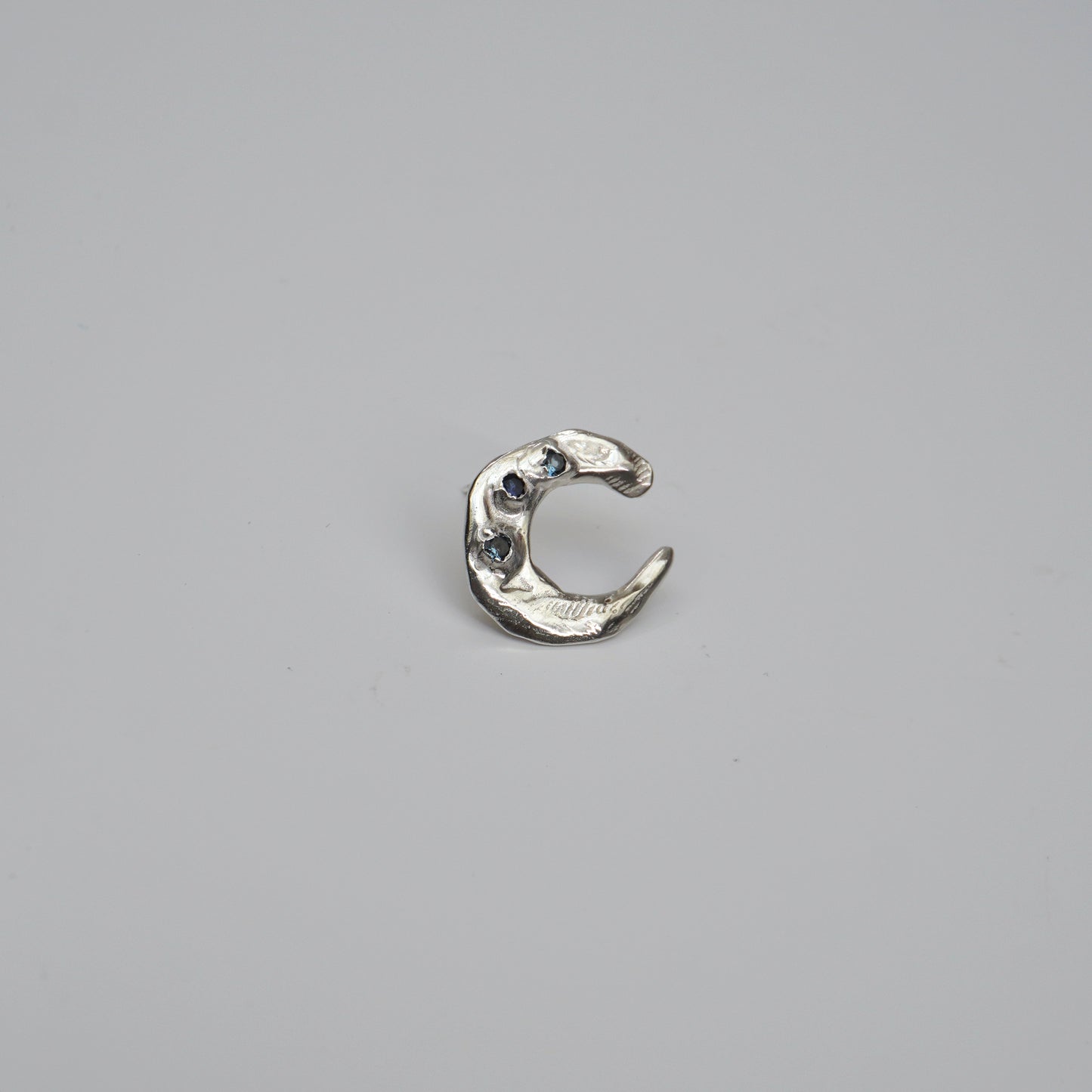 Echi iridescenti - Big Stud Earring Moon with Three Stones