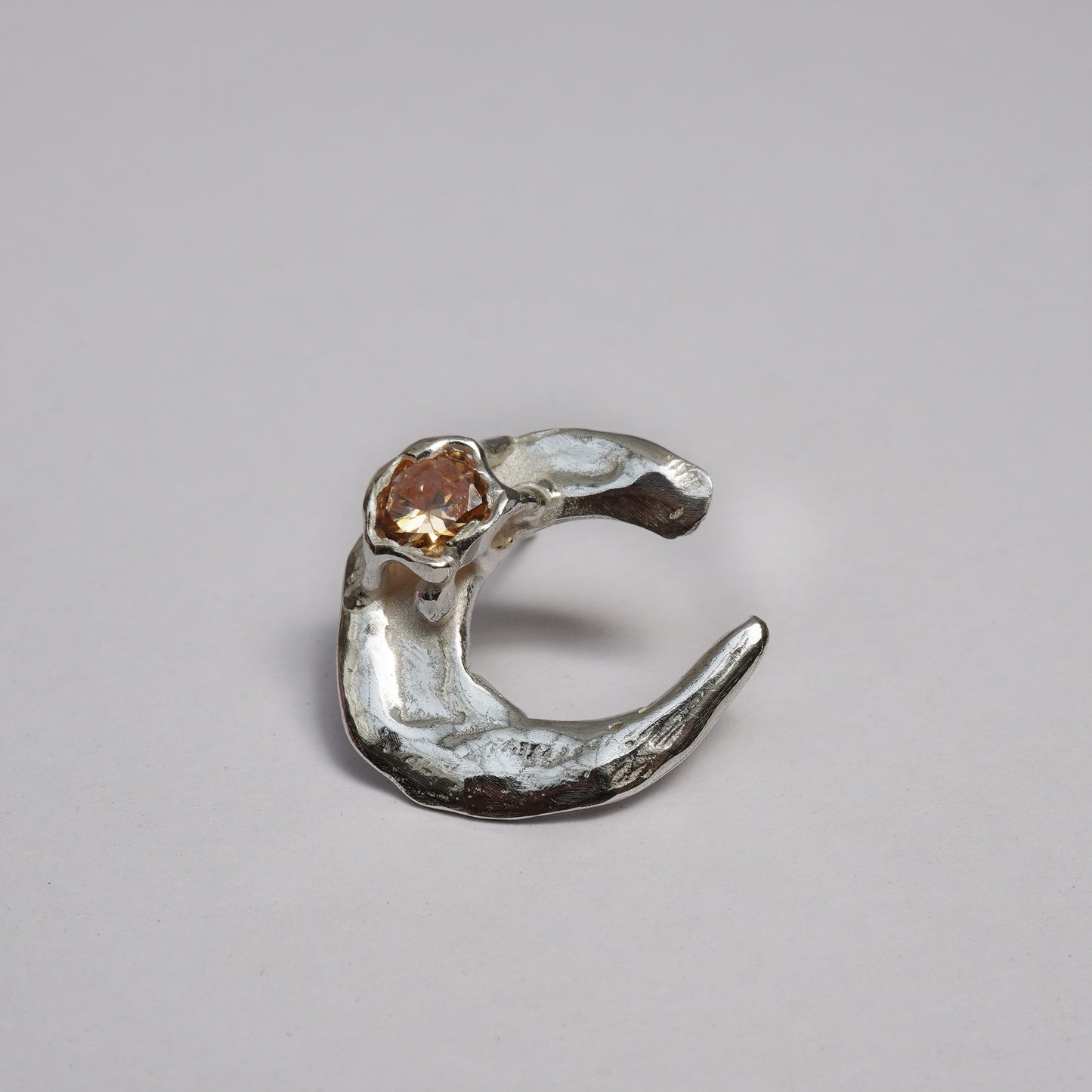 Echi Iridescenti Big Stud Moon with Stone