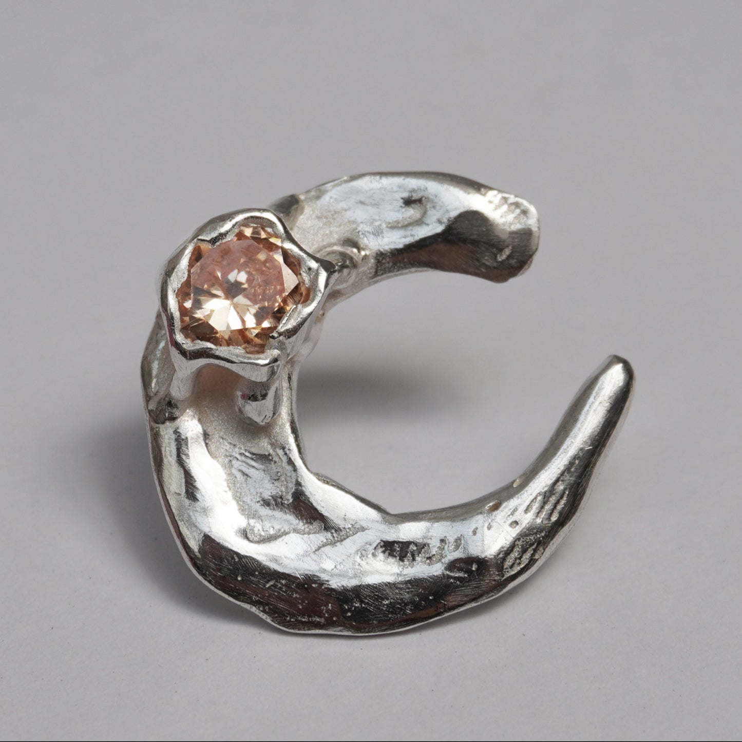 Echi Iridescenti Big Stud Moon with Stone
