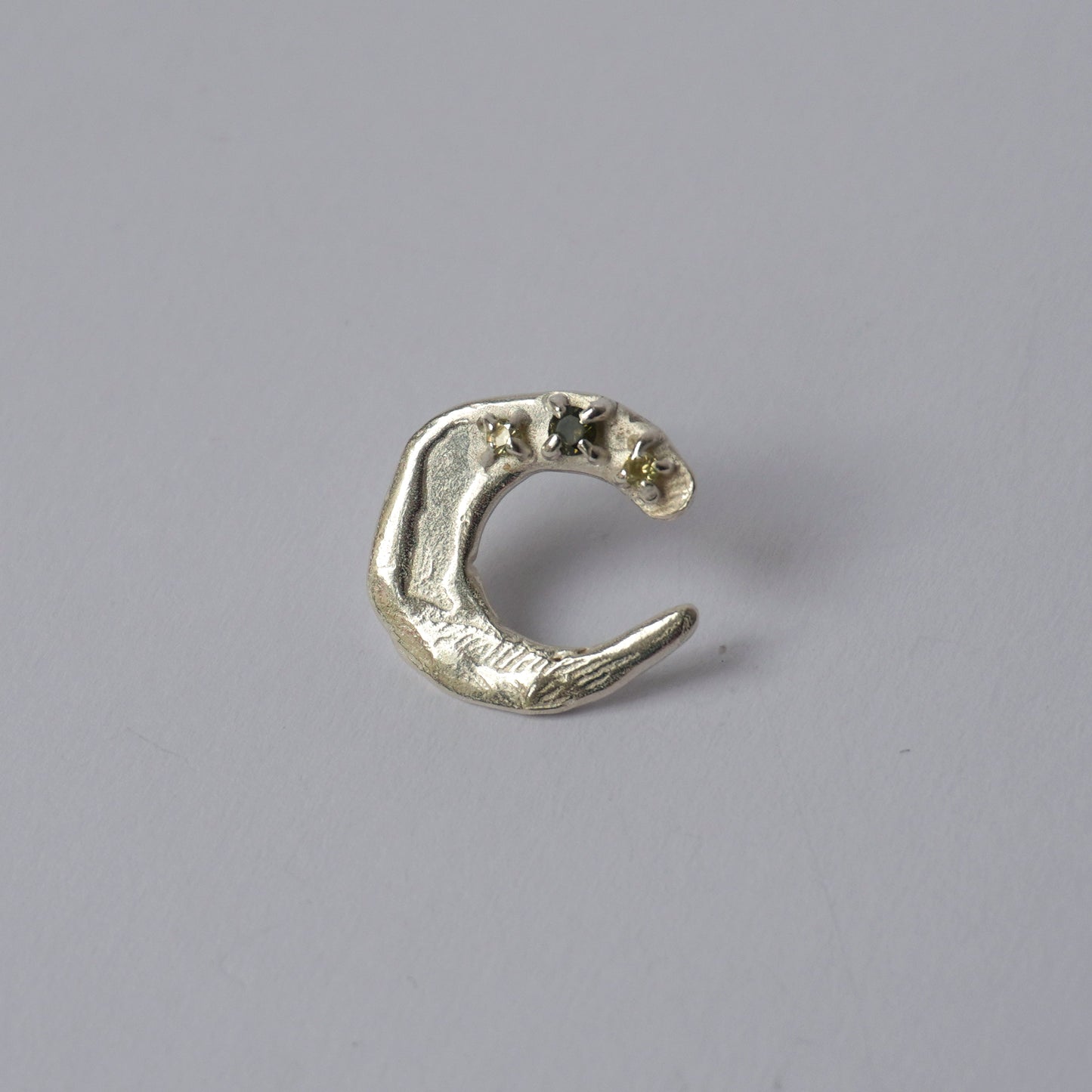 Echi iridescenti - Big Stud Earring Moon with Three Stones