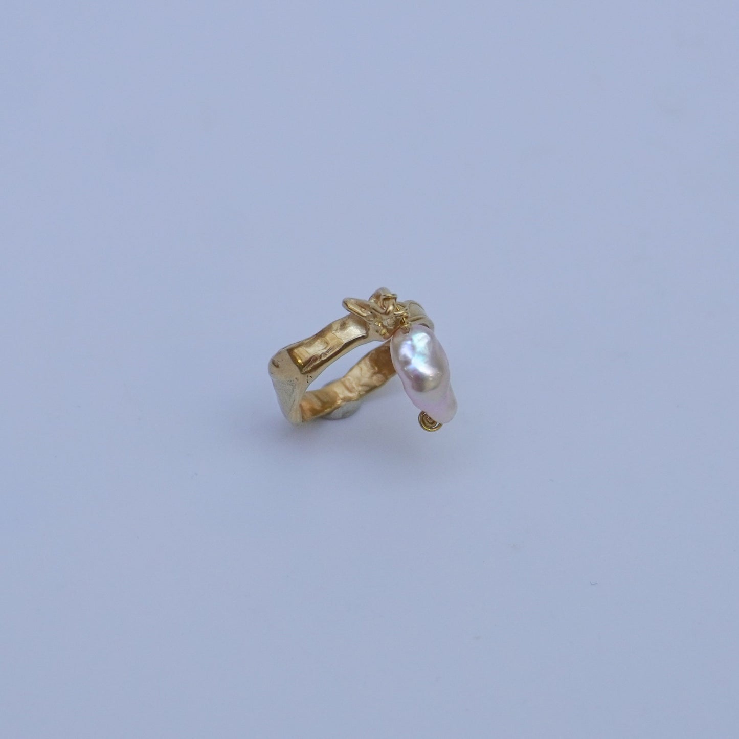 Drop pearl unique ring, gold-plated brass, irregular-shaped