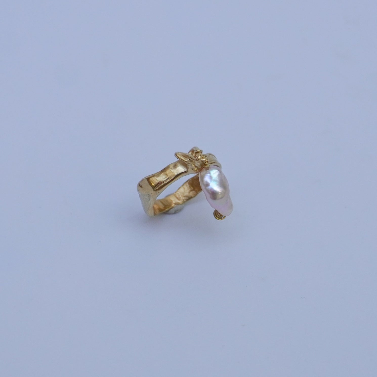Drop pearl unique ring, gold-plated brass, irregular-shaped