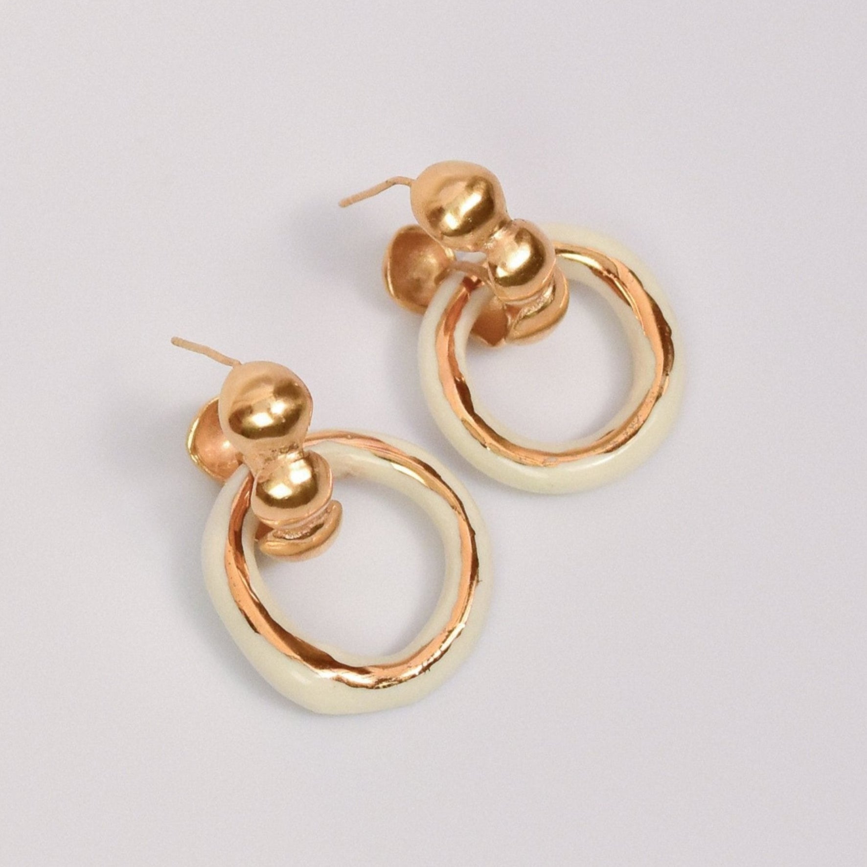 dancing pureness earring hoop gold white luster