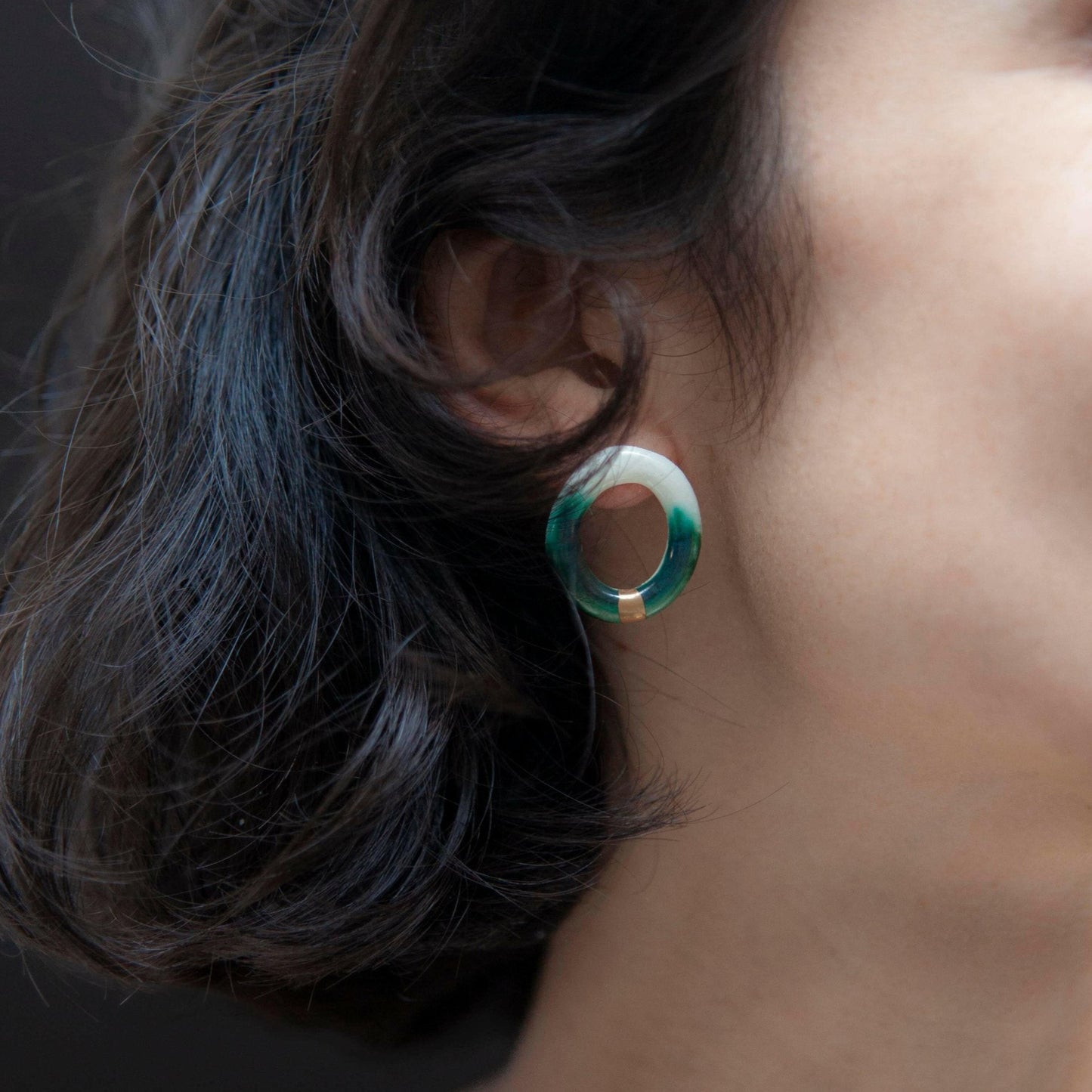 nature's embrace earring hoop stud green white gold luster