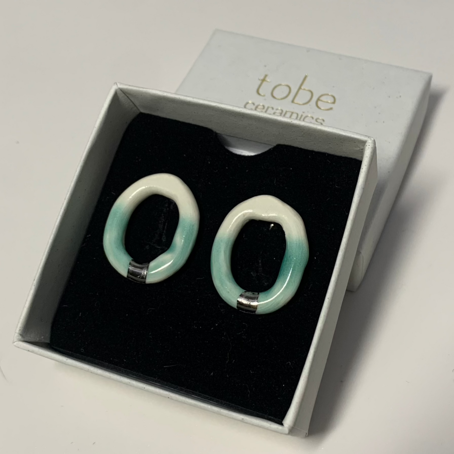 nature's embrace earring hoop stud green white silver luster