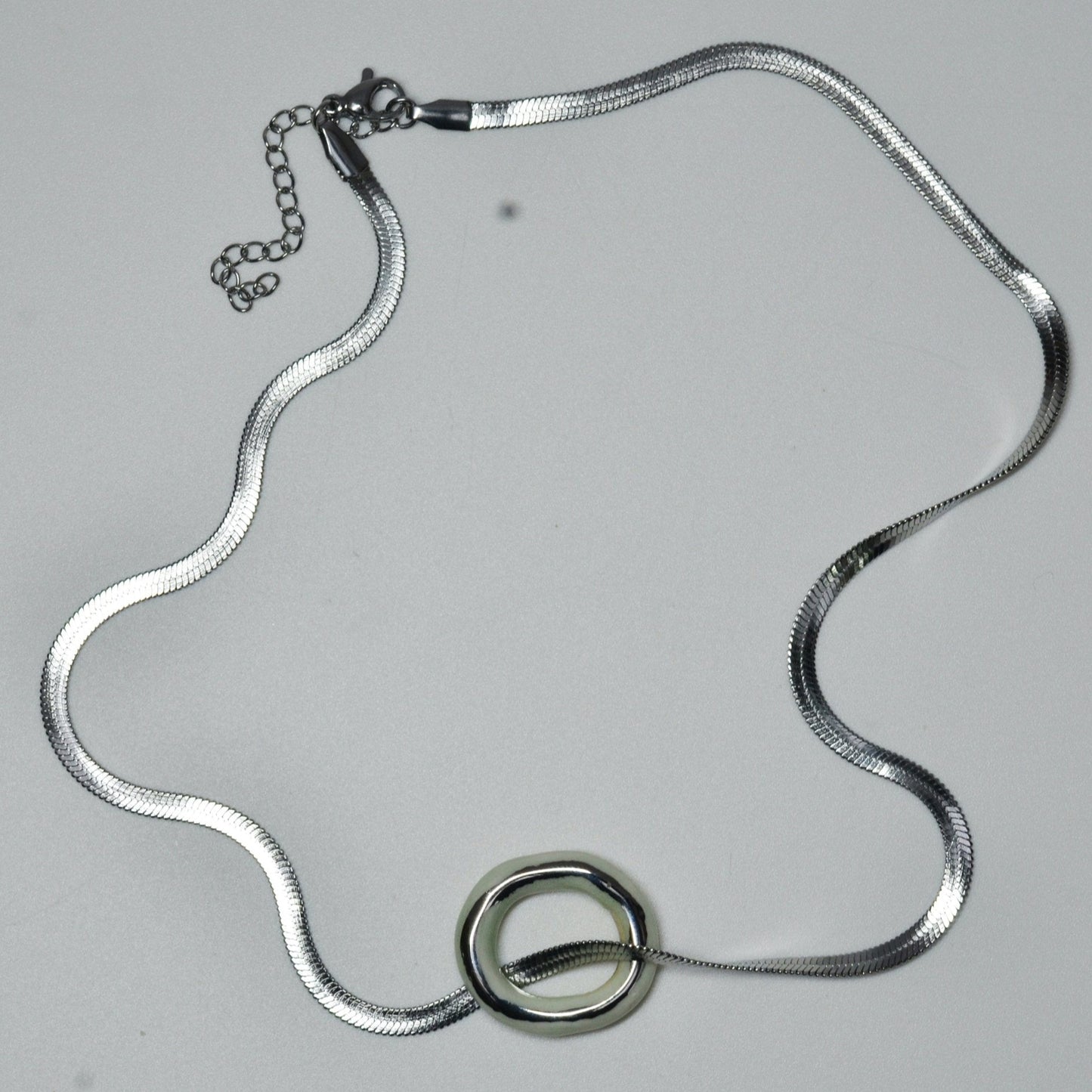 IBWIA necklace white hoop circle luster silver