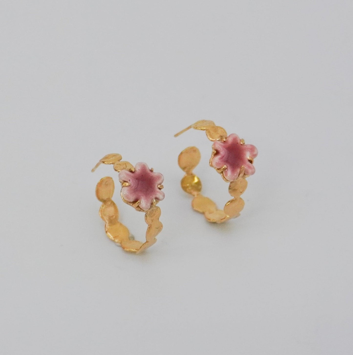 organic gold earring kindness round flower porcelain stone pink