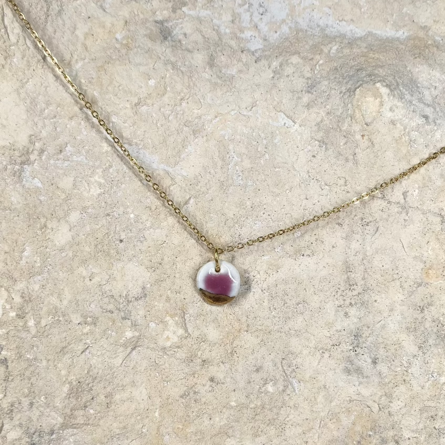 organic porcelain pendant necklace lilla gold luster detail
