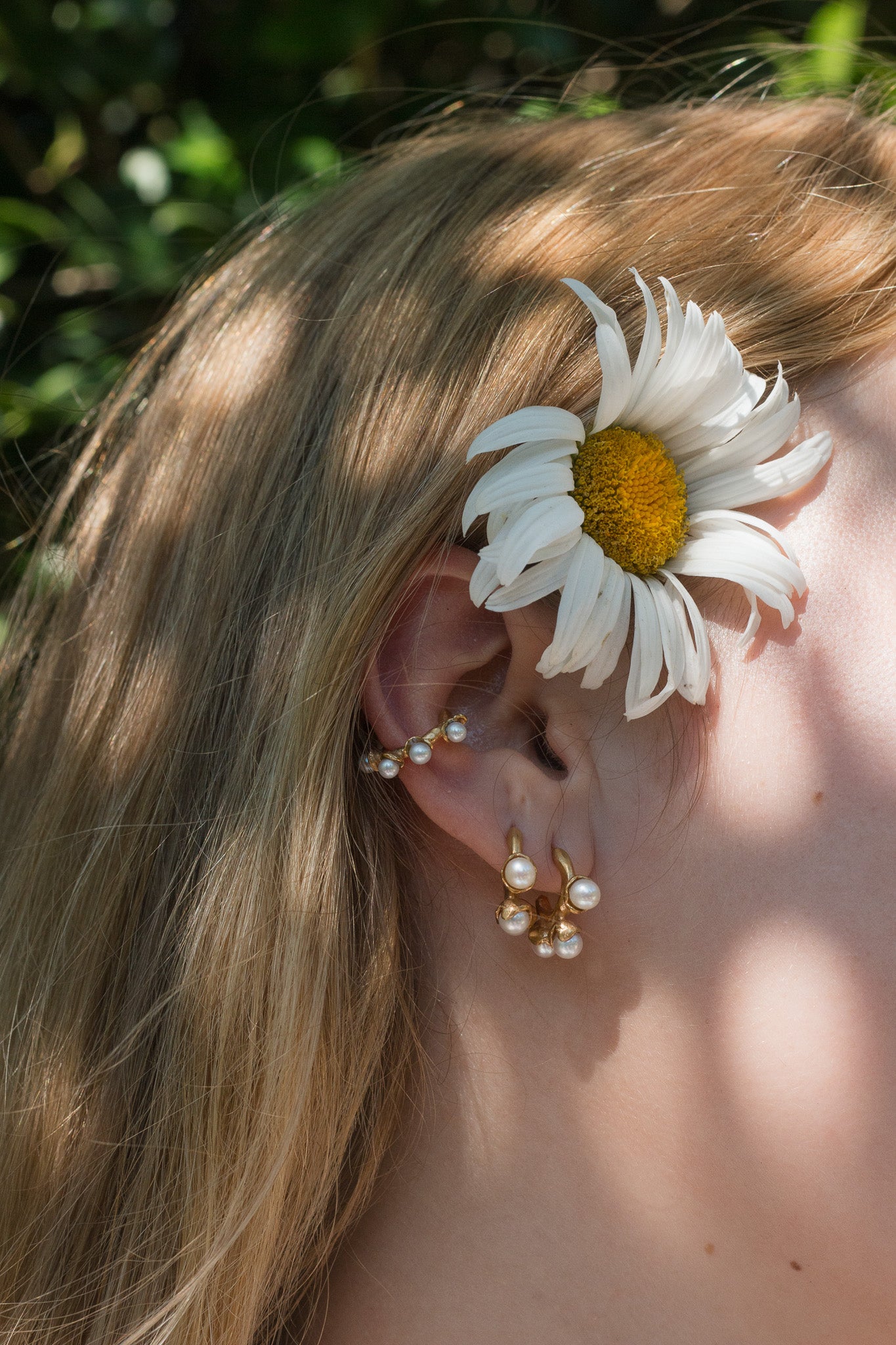 Organic hoop earrings with three pearls -Perula Collection - gold-plated