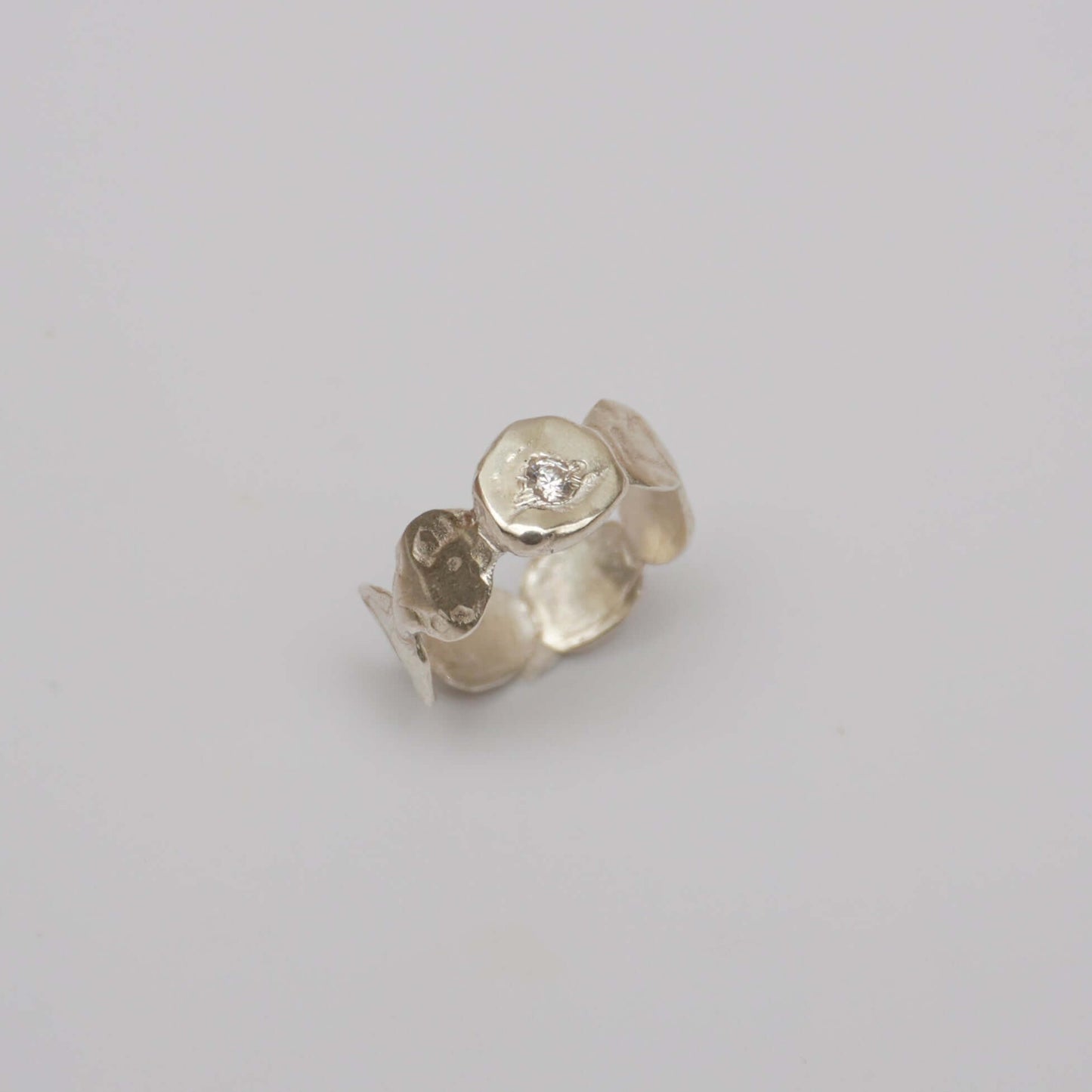 Simplicity Greek ring in silver, featuring round shapes and a synthetic zirconia.