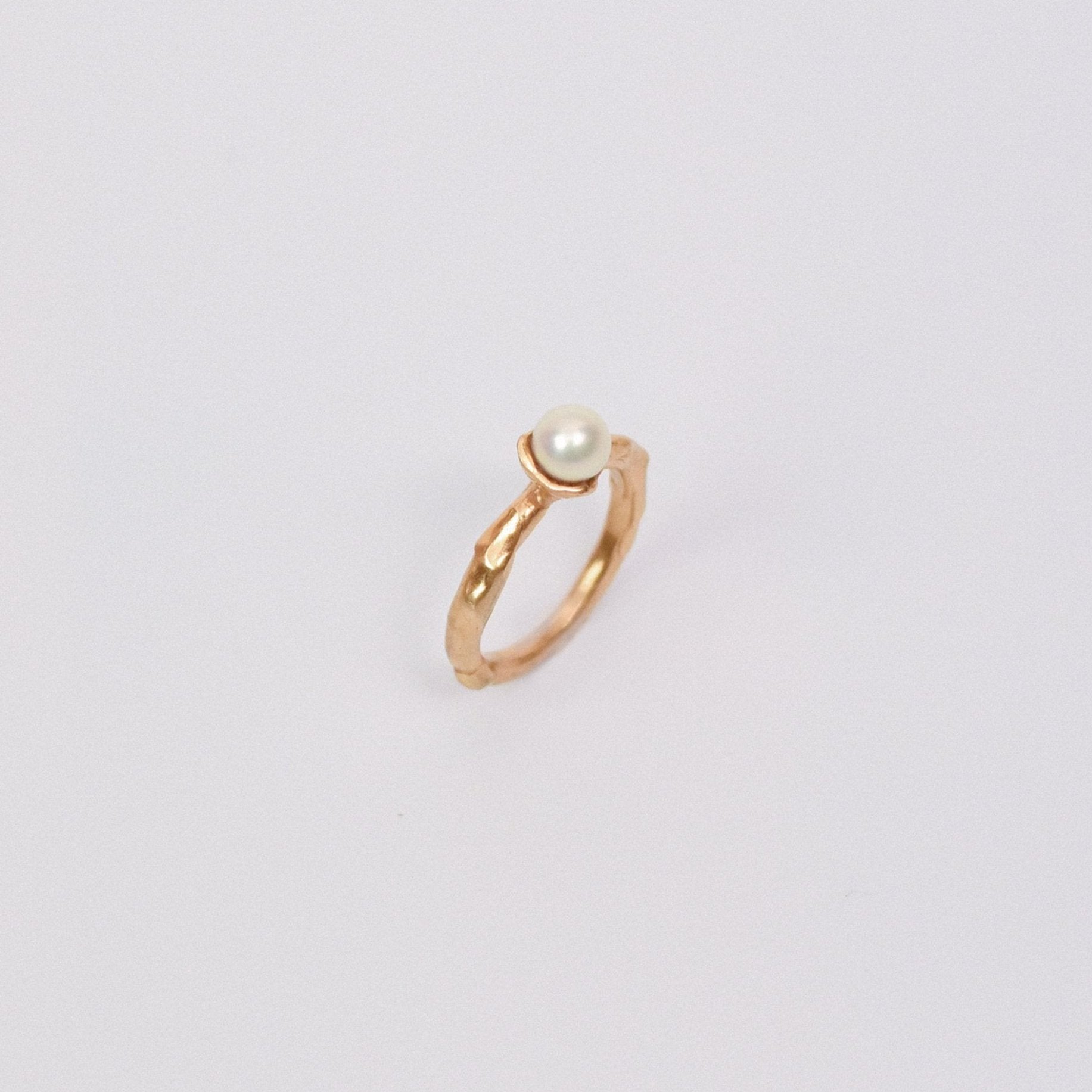 Single pearl ring - Perula Collection - gold-plated with a pearl and zirconias