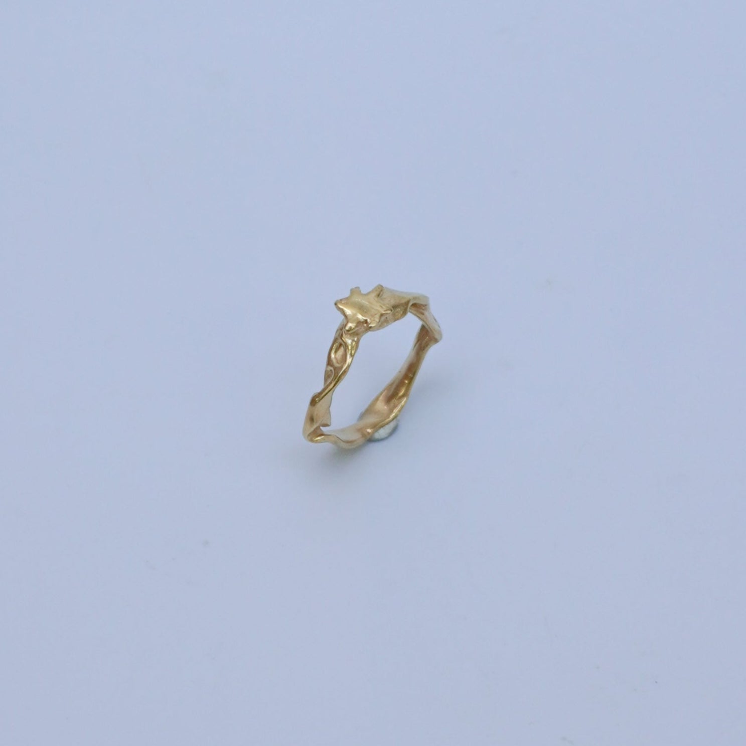 Note e maree irregular-shaped ring with a star, gold-plated brass, gold-plated silver or silver