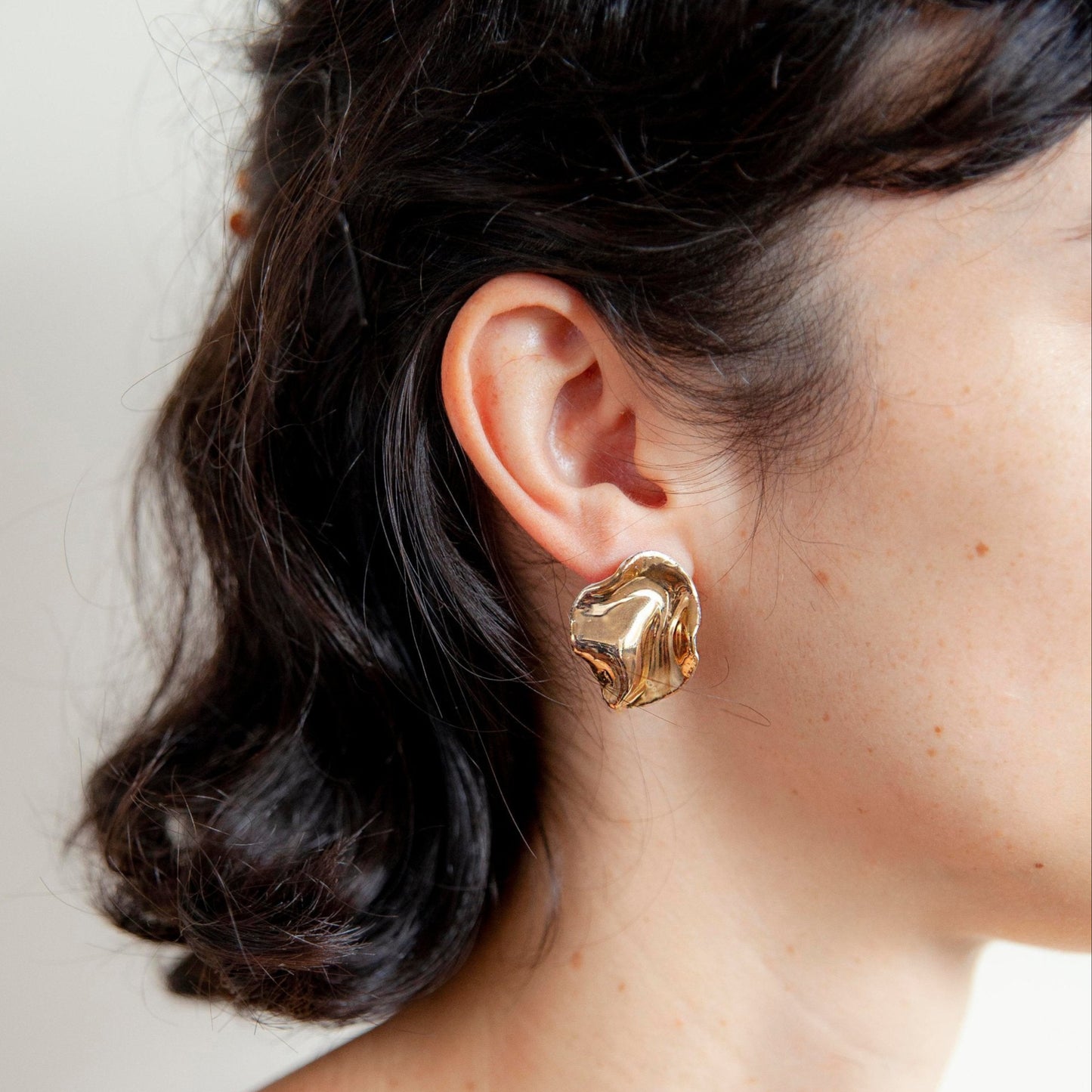 resilience earring indomitable grace gold porcelain