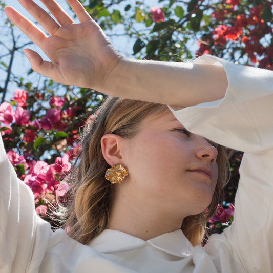 resilience earring indomitable grace gold porcelain