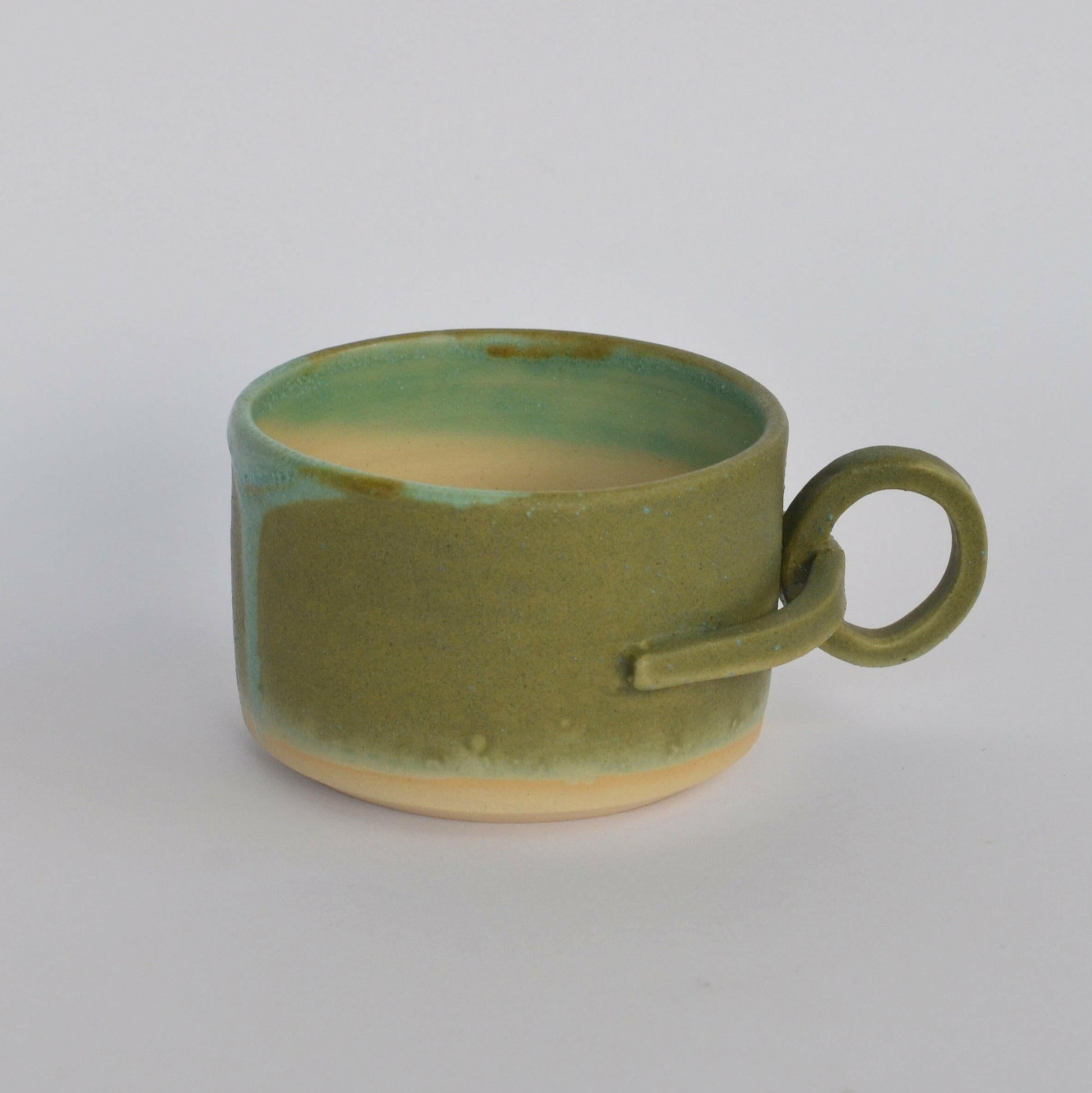 Handmade mug with a suspended handle for creative holding