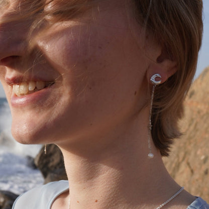 Bagliore notturno drop earring small with a  pearl, moon and a small star, silver