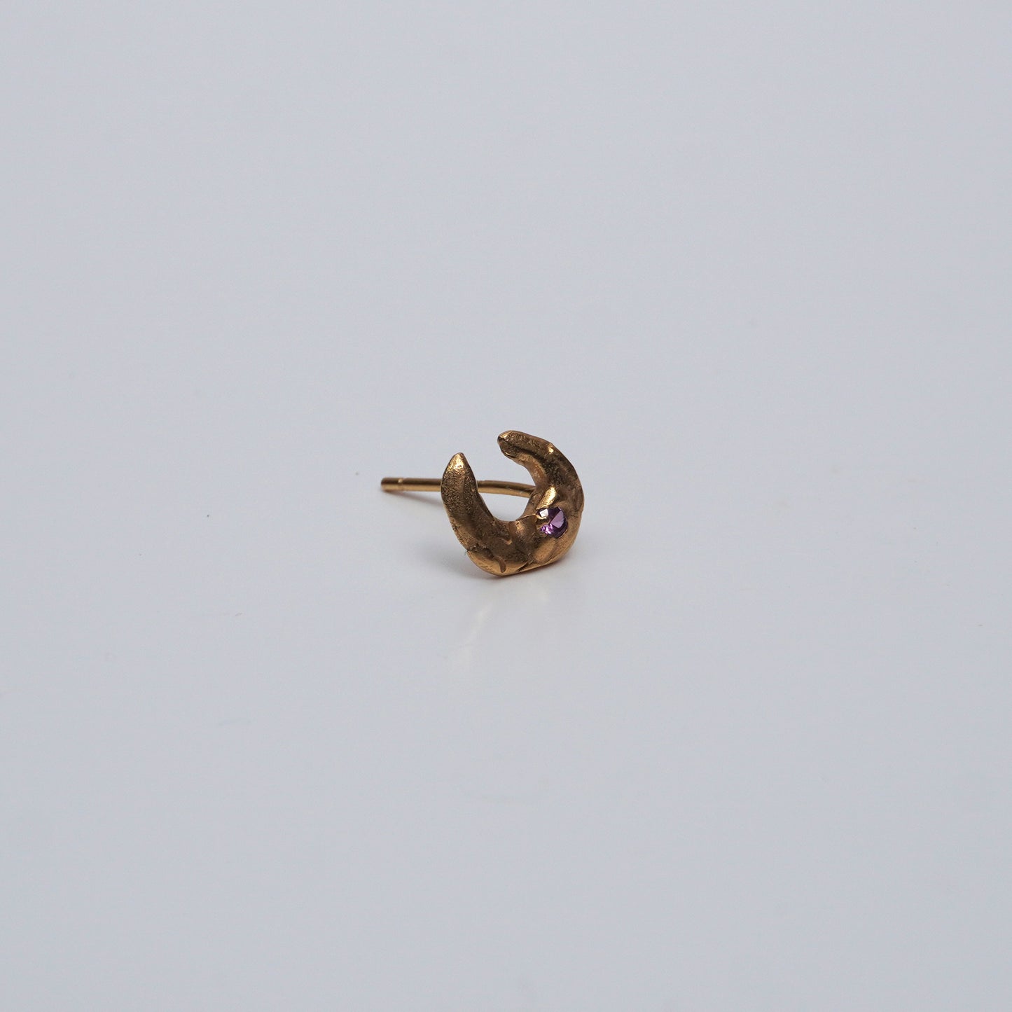 Echi iridescenti - Small Moon Stud Earring with a Stone
