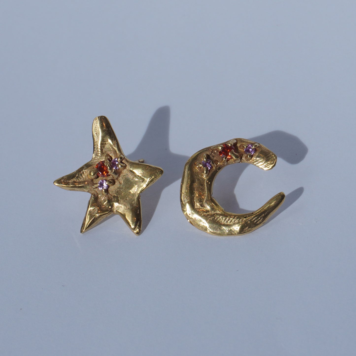 Echi iridescenti - Big Stud Earring Moon with Three Stones