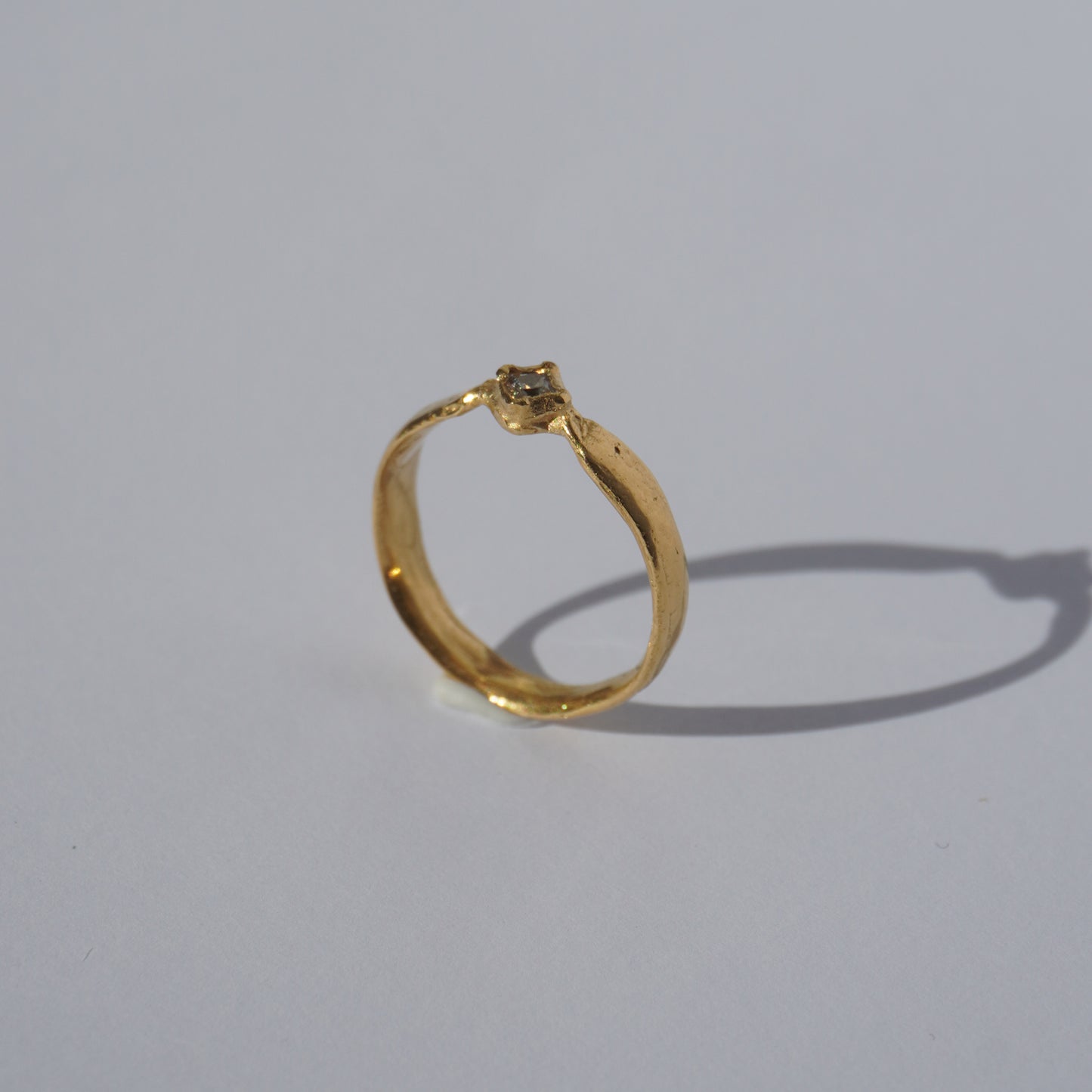 Handcrafted gold-plated ring with organic band and customizable gemstone