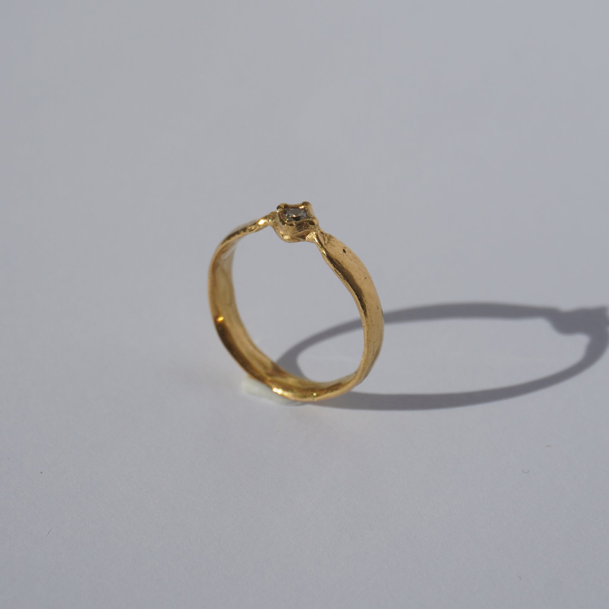 Handcrafted gold-plated ring with organic band and customizable gemstone