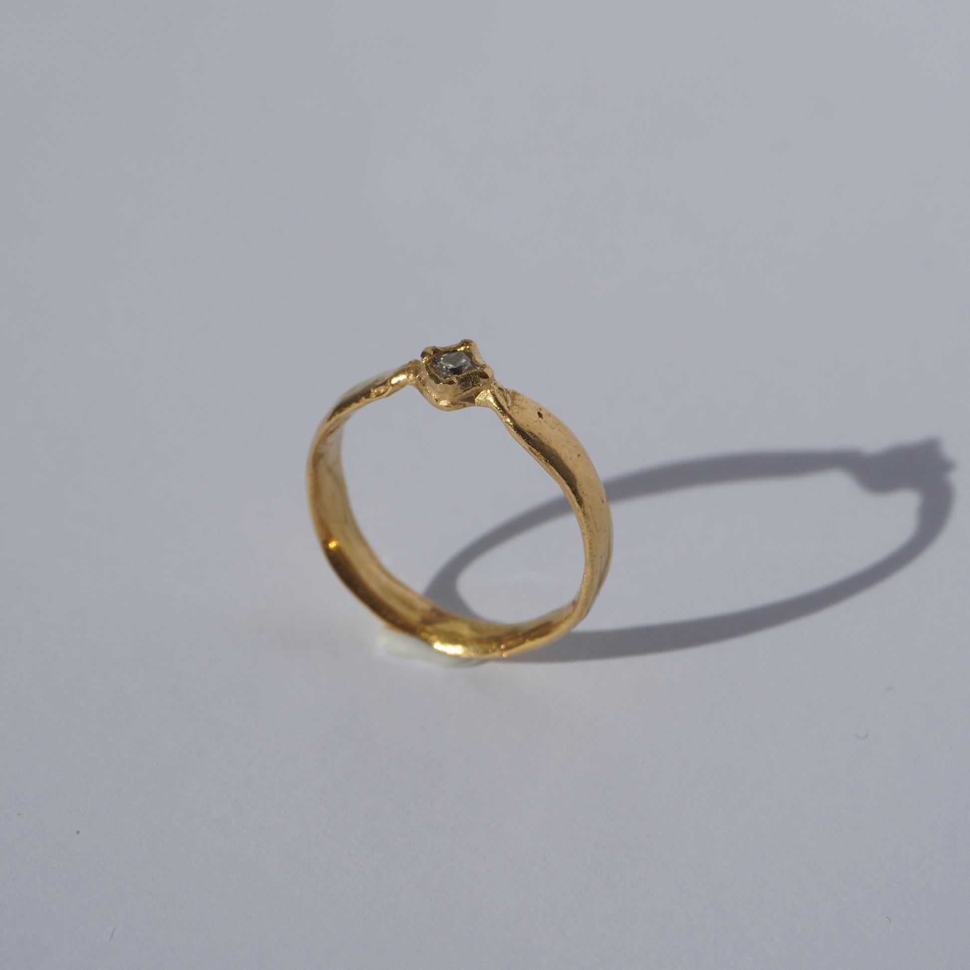 Handcrafted gold-plated ring with organic band and customizable gemstone
