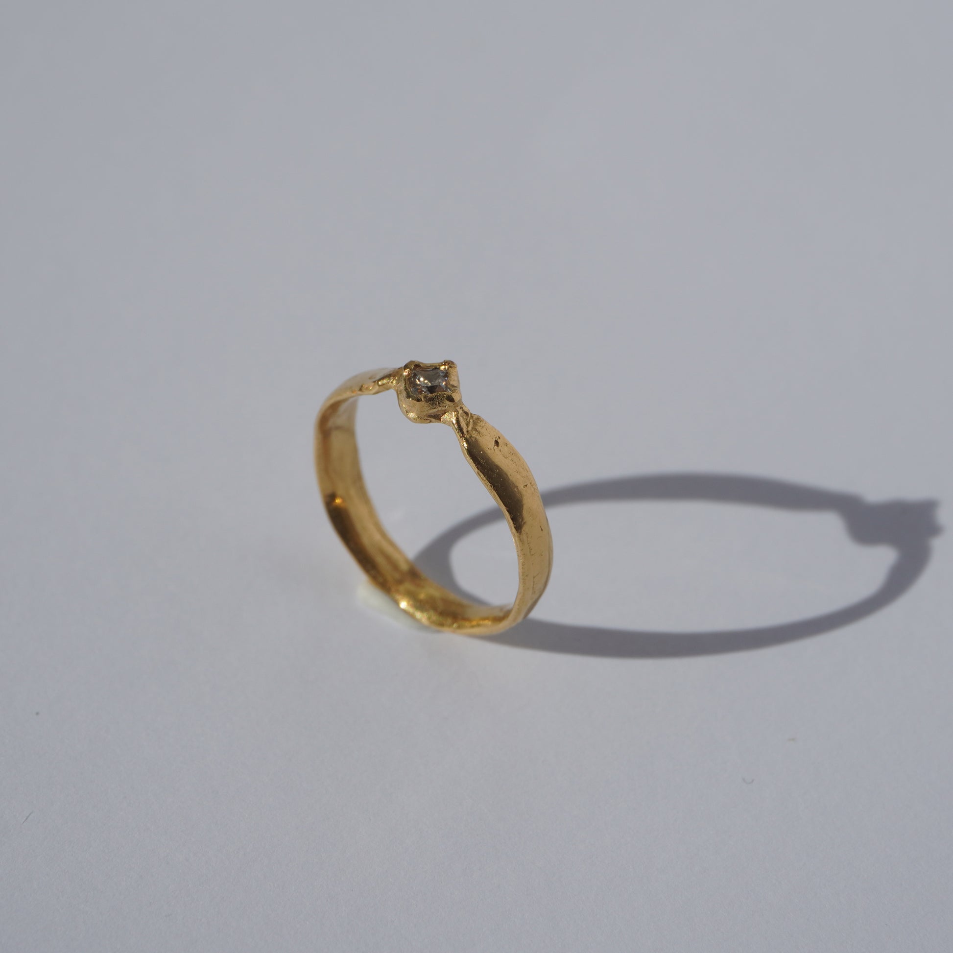 Handcrafted gold-plated ring with organic band and customizable gemstone
