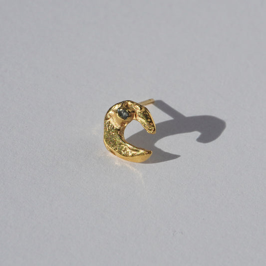 Echi iridescenti - Small Moon Stud Earring with a Stone