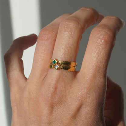 Handcrafted gold-plated ring with organic band and customizable gemstone