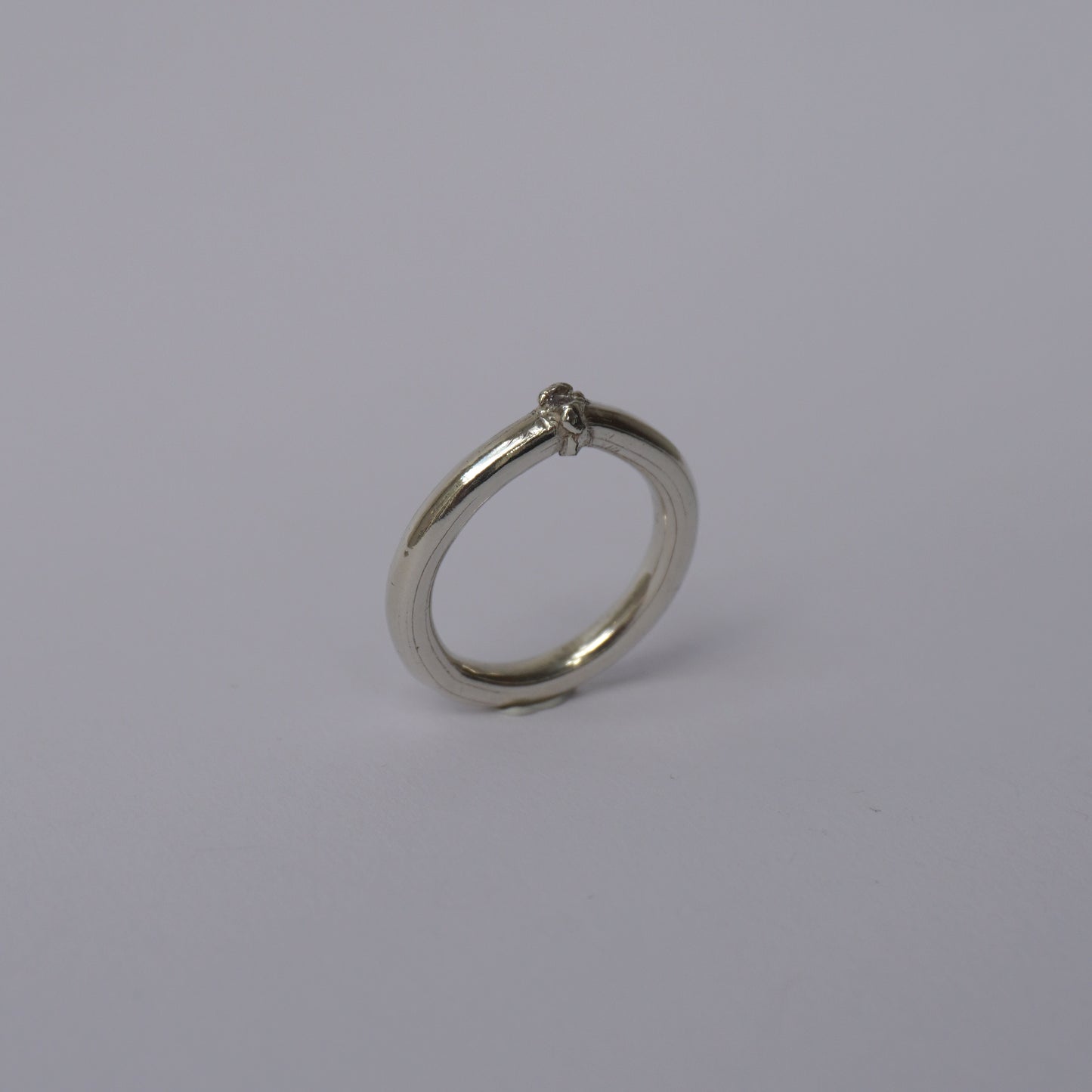 Silver Minimal Stitch-Detail Ring - Unique Piece | Sutura