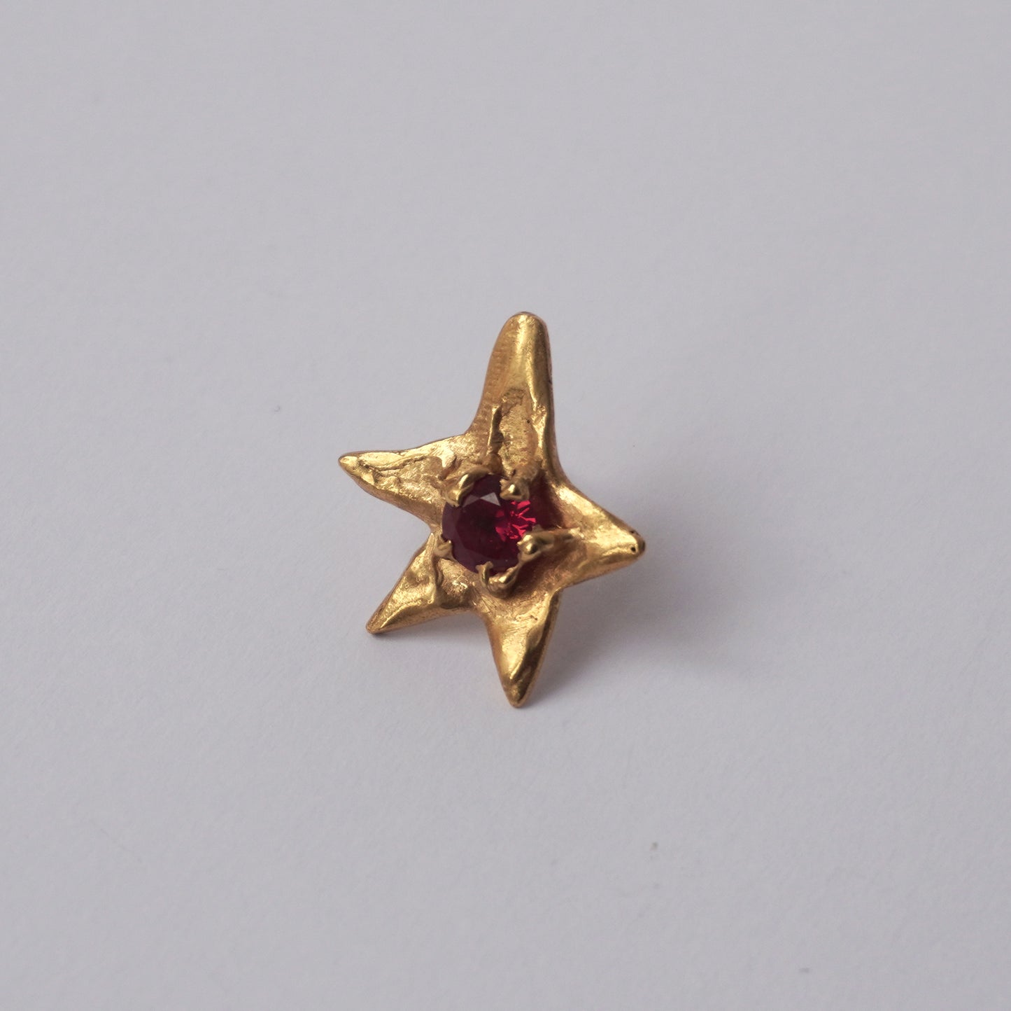 Echi Iridescenti Big Stud Star with Stone
