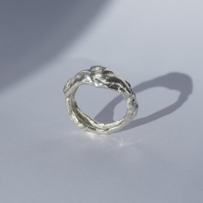 Dione Ring