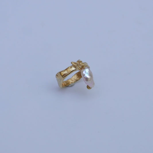 Drop pearl unique ring, gold-plated brass, irregular-shaped