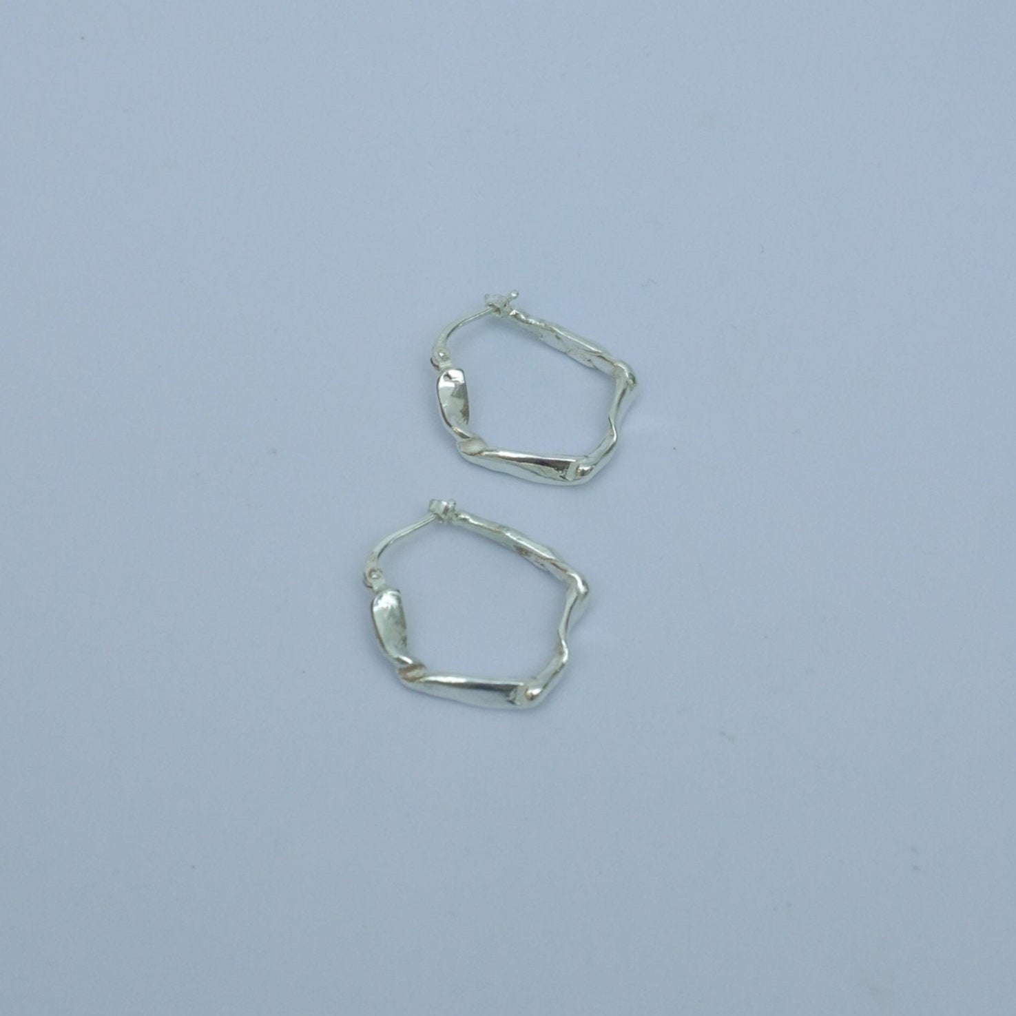 Note e maree small handmade hoops earrings, silver