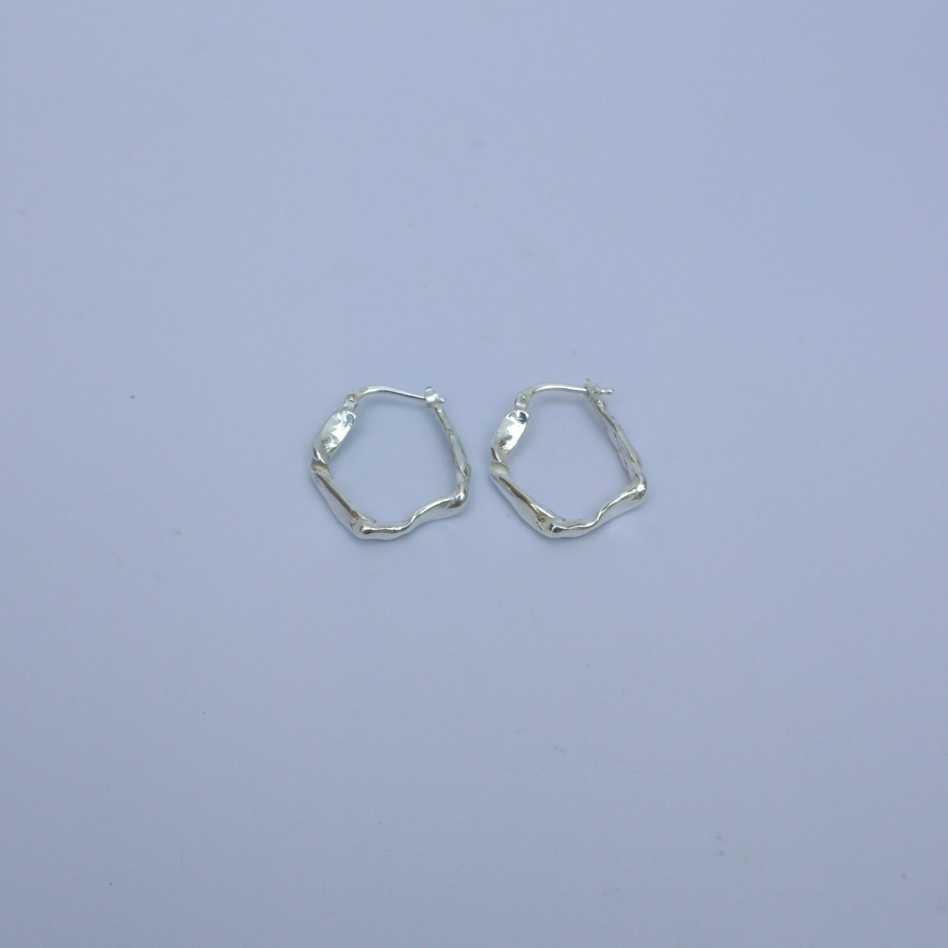 Note e maree small handmade hoops earrings, silver
