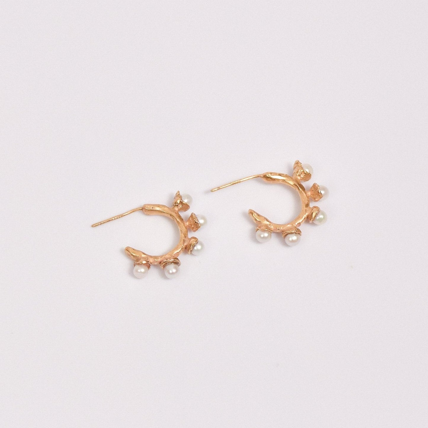 Organic hoop earrings with five pearls -Perula Collection - gold-plated