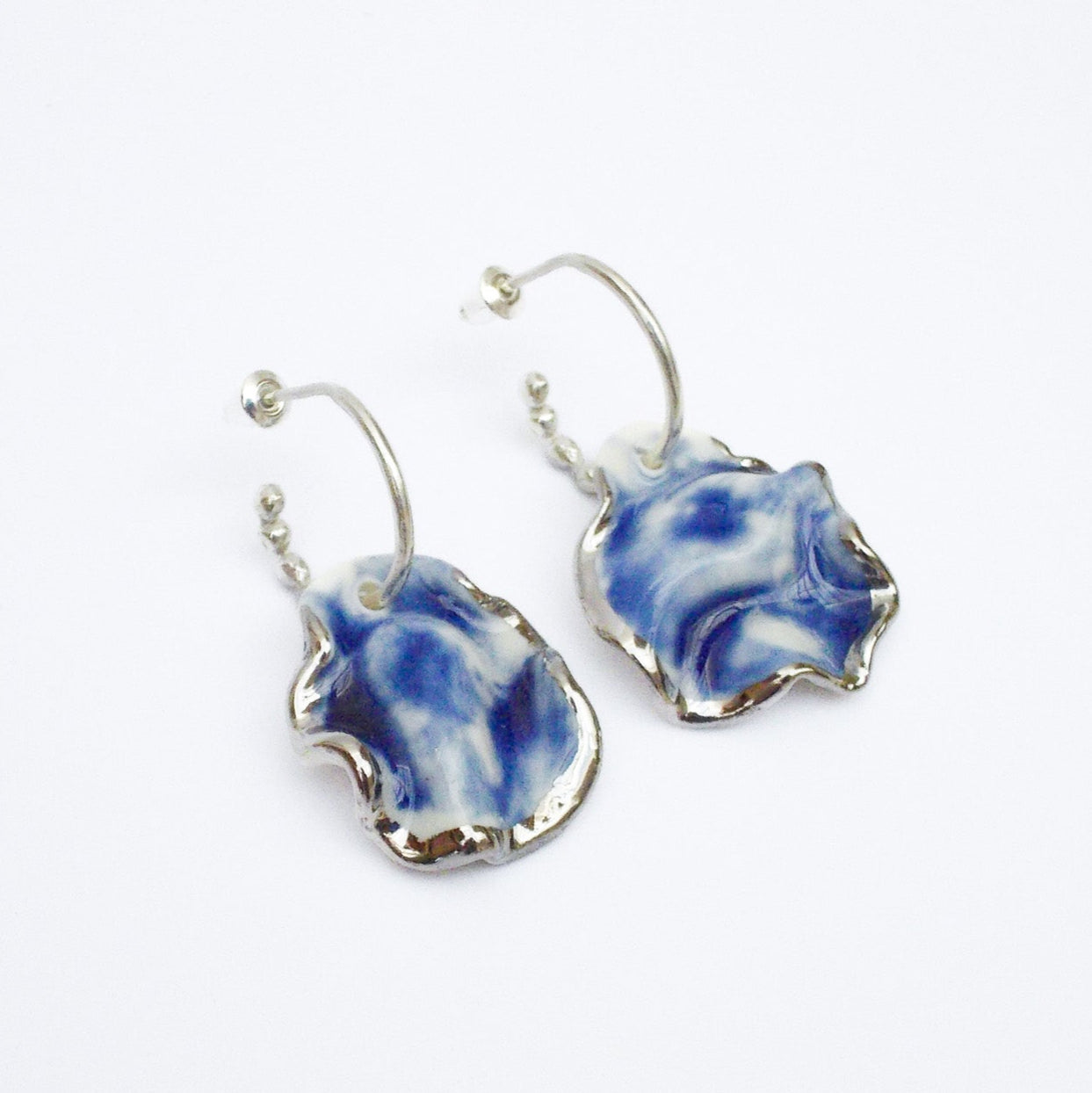 Resilience hoop porcelain earrings blue with silver luster detail