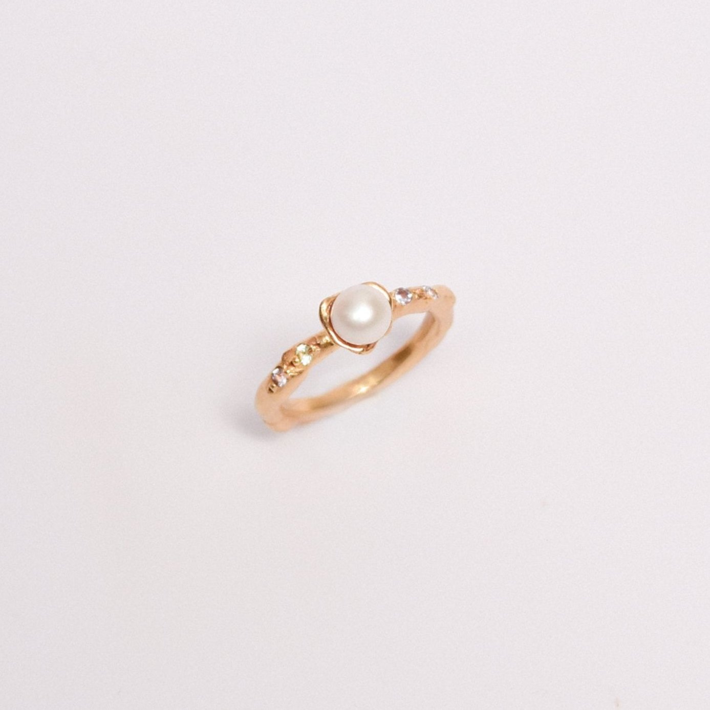 Single pearl ring - Perula Collection - gold-plated with a pearl and zirconias
