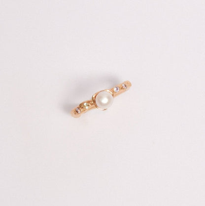 Single pearl ring - Perula Collection - gold-plated with a pearl and zirconias