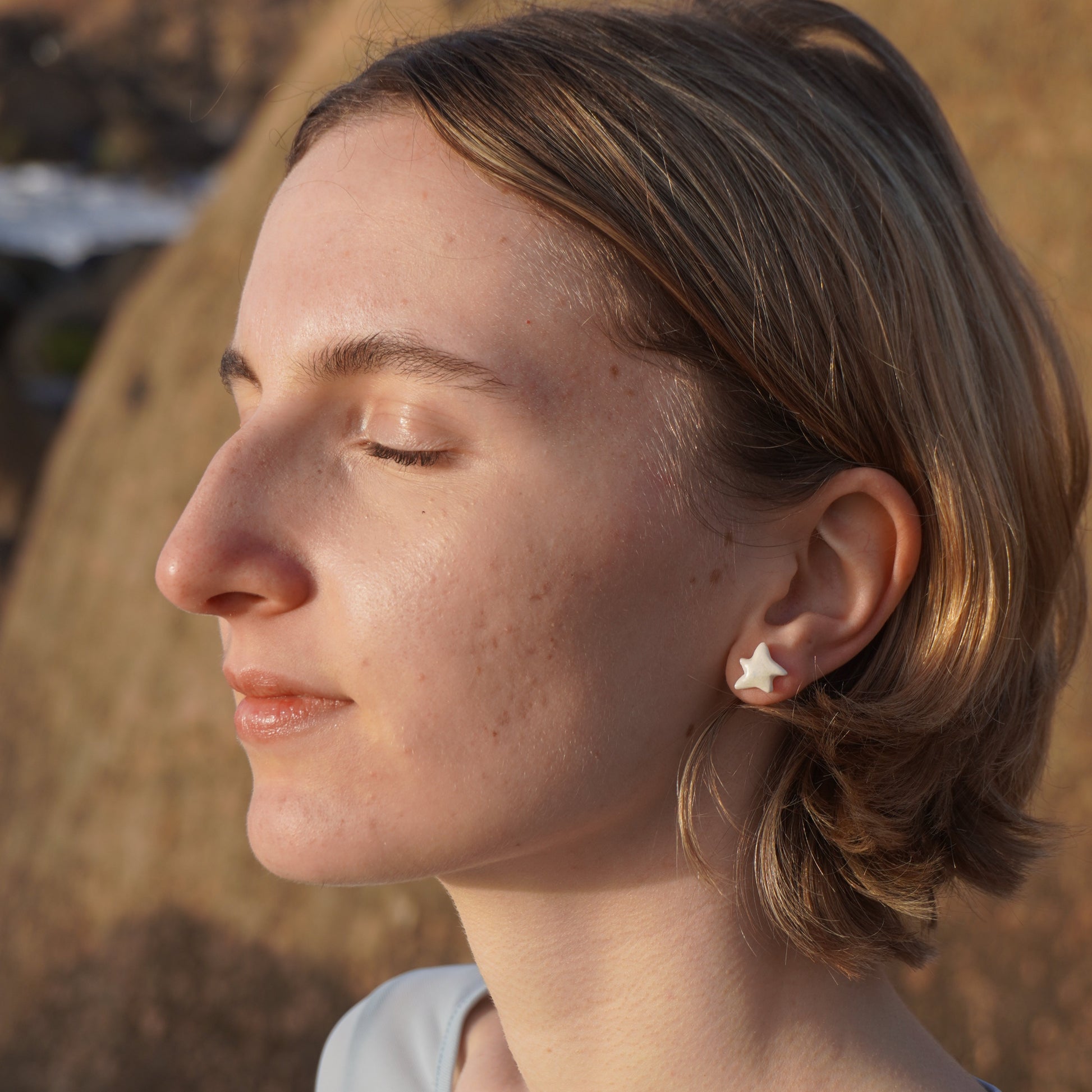 Sogni astrali porcelain stud earring, white star, handmade