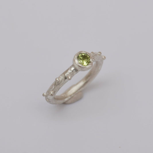  Unique handmade silver ring, featuring a 4mm natural peridot stone. Crafted from high-quality sterling silver, with intricate dot detailing