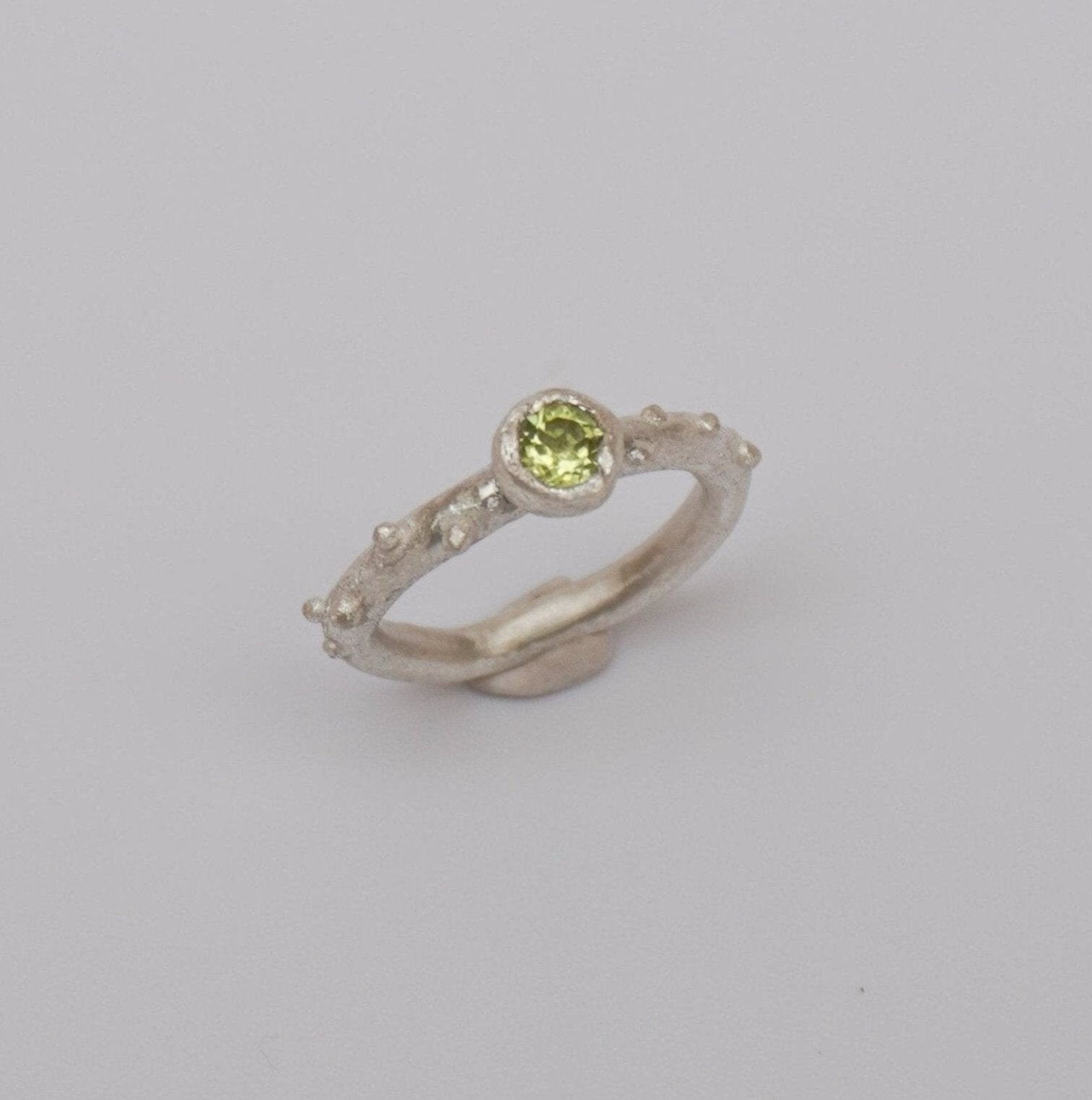  Unique handmade silver ring, featuring a 4mm natural peridot stone. Crafted from high-quality sterling silver, with intricate dot detailing
