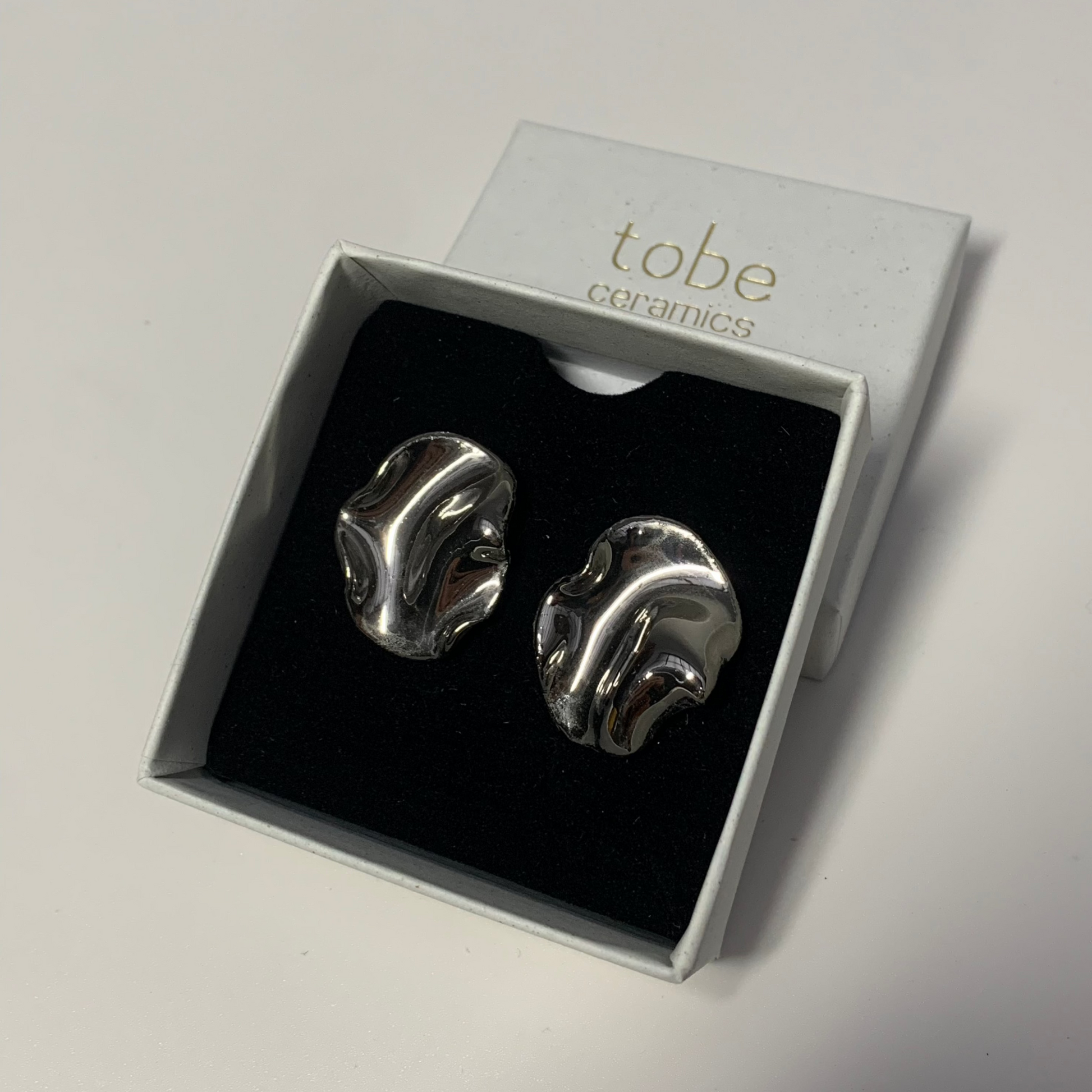 resilience earring indomitable grace silver porcelain 