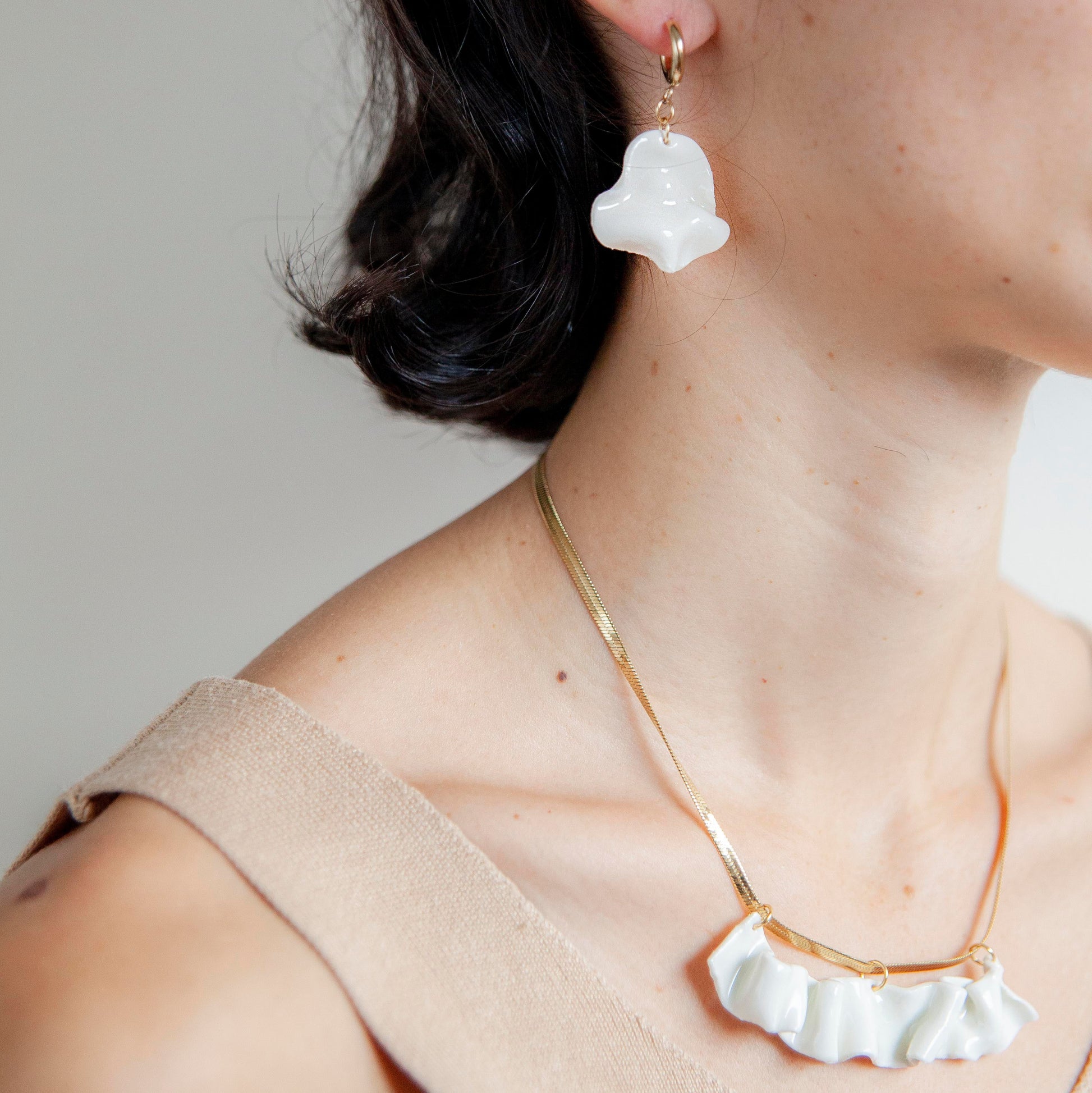 resilience porcelain necklace - White porcelain, transparent glaze