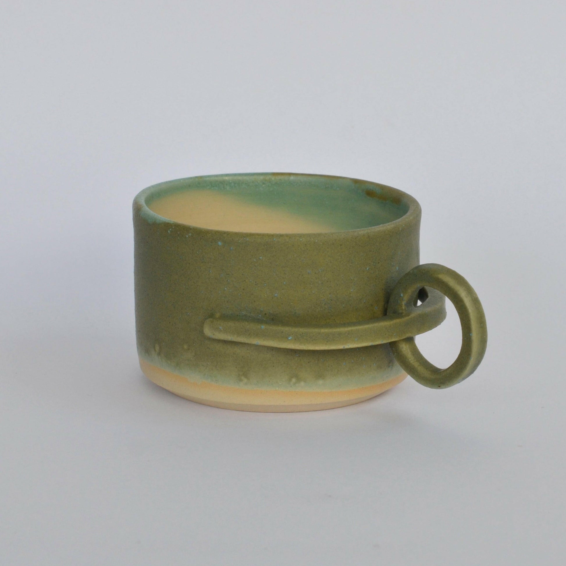  Handmade mug with a suspended handle for creative holding