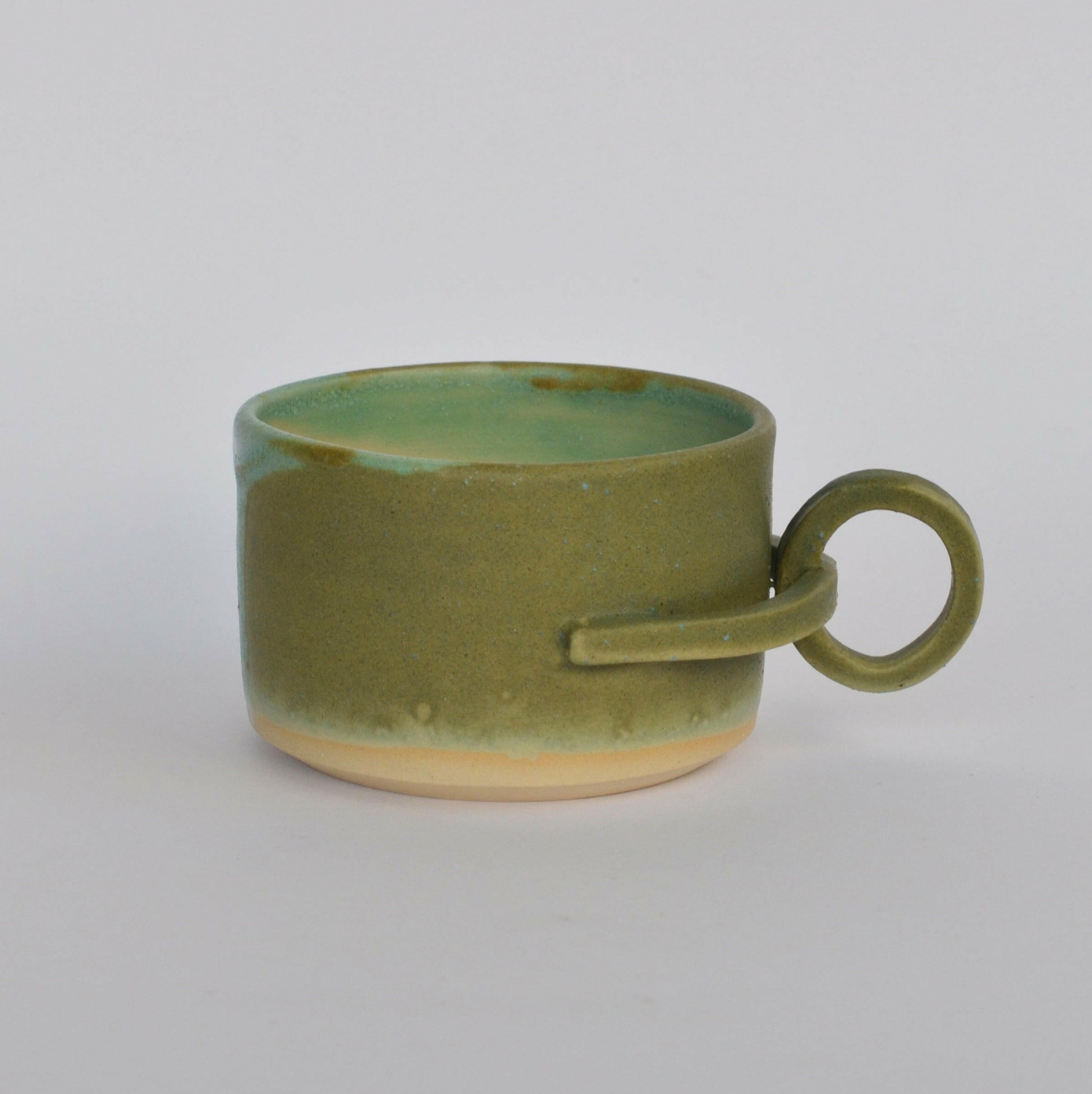 Handmade mug with a suspended handle for creative holding